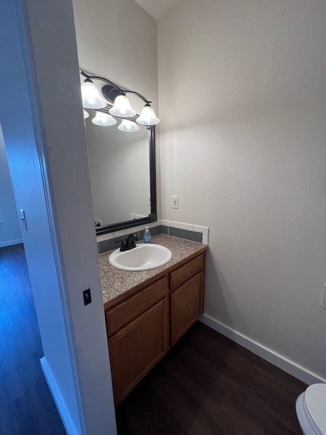 Building Photo - 3-bedroom 2 1/2-bathroom duplex