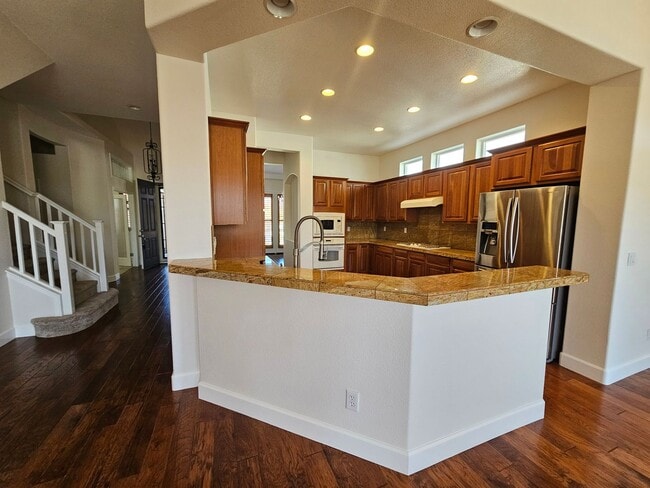 Building Photo - Beautiful Executive Home In Gated Community