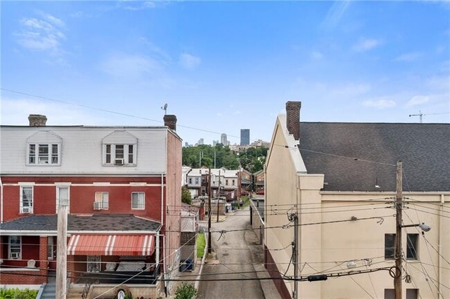 Building Photo - 3336 Ward St