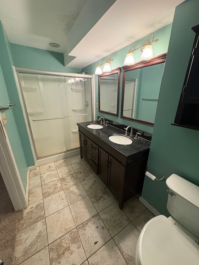 Building Photo - 913 Hillman St