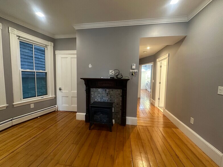 Building Photo - 15 Monmouth St