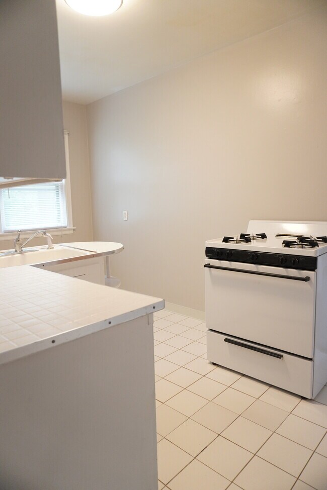 Building Photo - 425