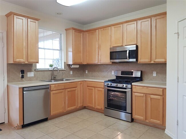 Building Photo - 16100 S Great Oaks Dr