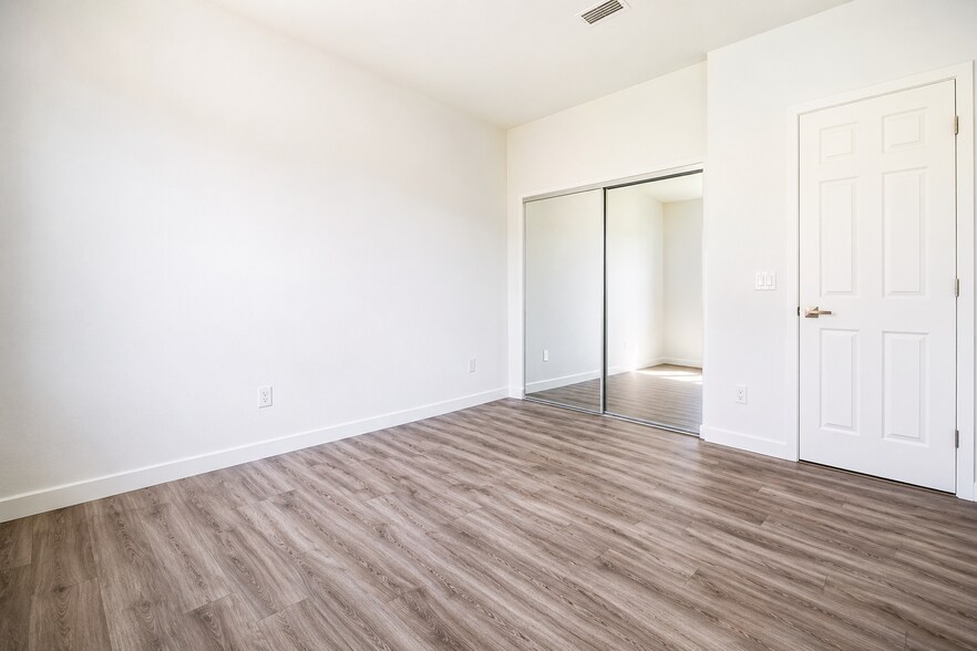 Building Photo - 7046 Fish Creek Ln