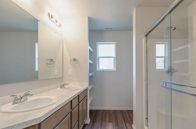 Building Photo - Great Nampa Home with Bonus Room!