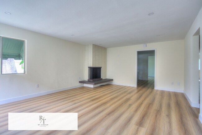 Building Photo - Fully Upgraded Spacious 3-Bedroom Unit in Prime Arcadia Location