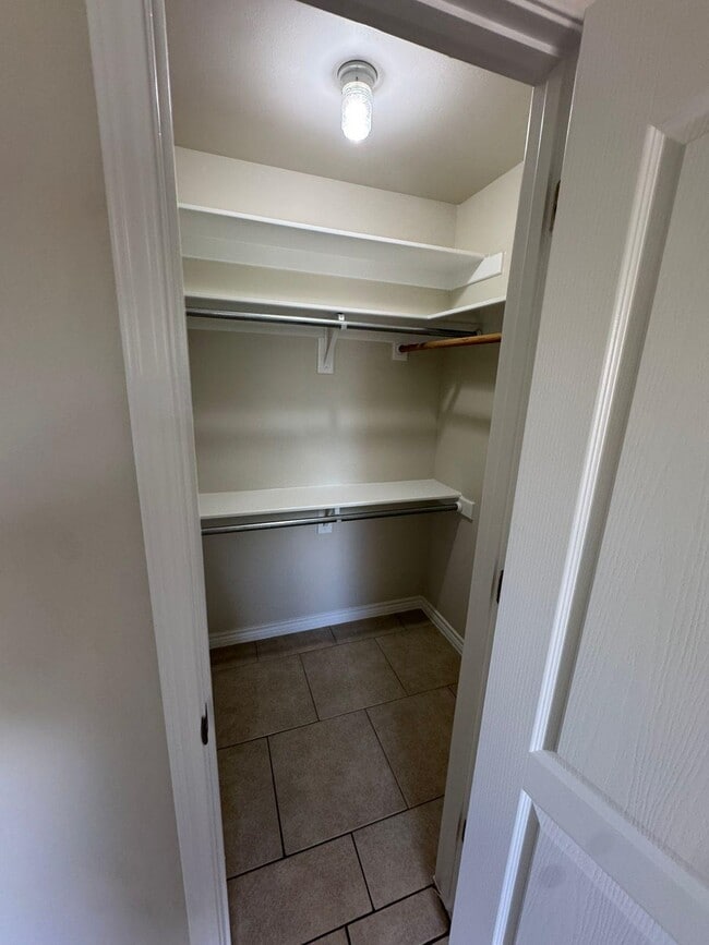 Building Photo - 9805 Sterling Loop