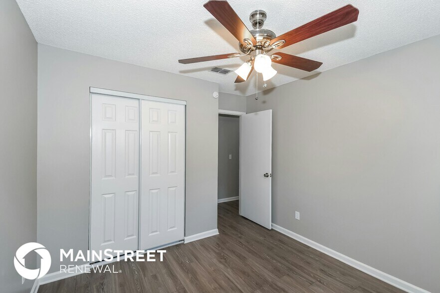 Building Photo - 2419 Winterwood Cir E