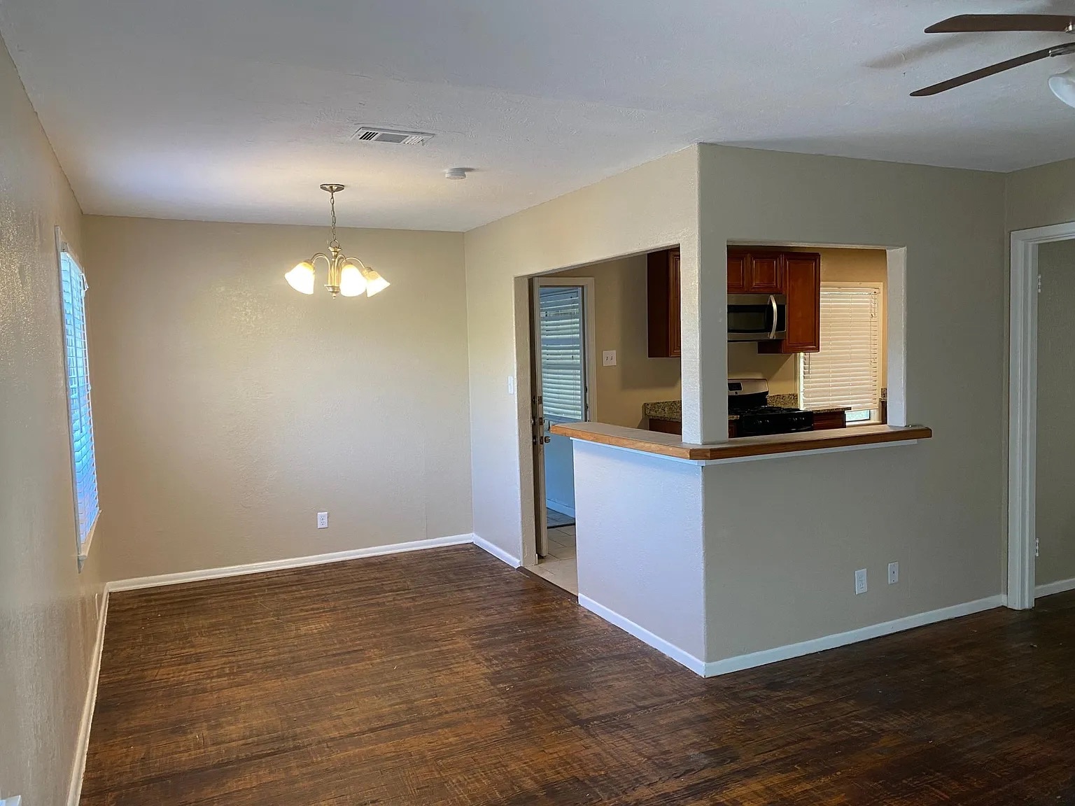 Building Photo - Room in House on Glengariff Dr