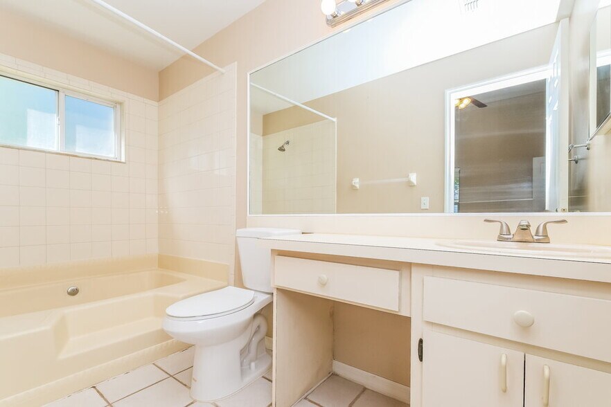 Building Photo - 28246 Tall Grass Dr