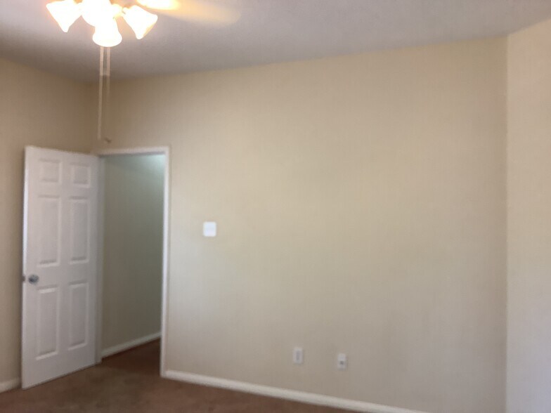 Building Photo - 4811 Chase Stone Dr