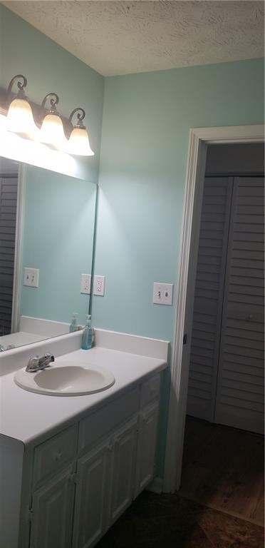 Building Photo - 1317 Hillside Ct
