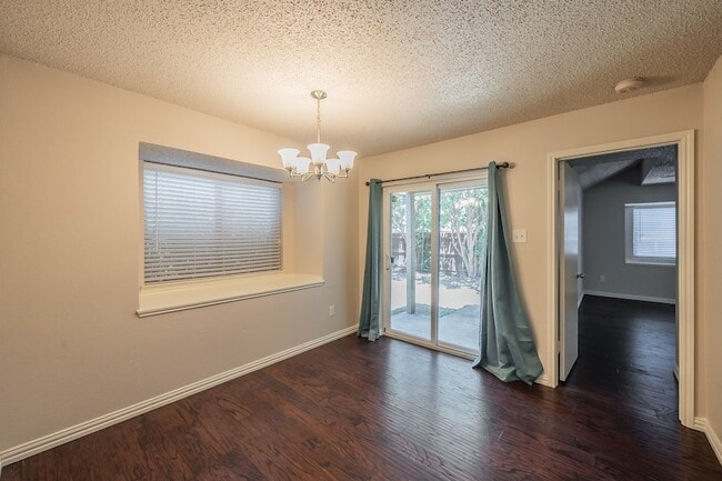 Building Photo - 6402 Valleybrooke Ct