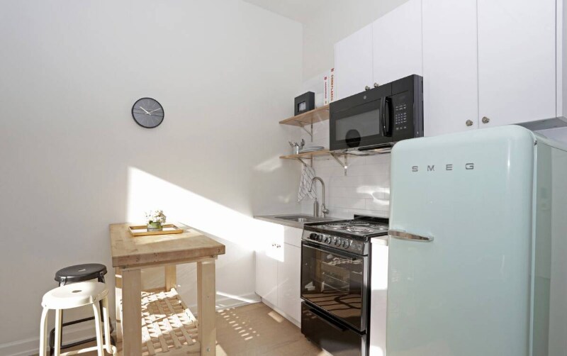 Building Photo - 98 W Chicago Ave