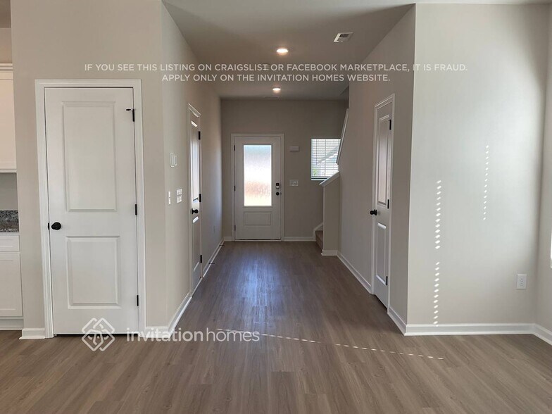Building Photo - 3355 Fox Hall Dr