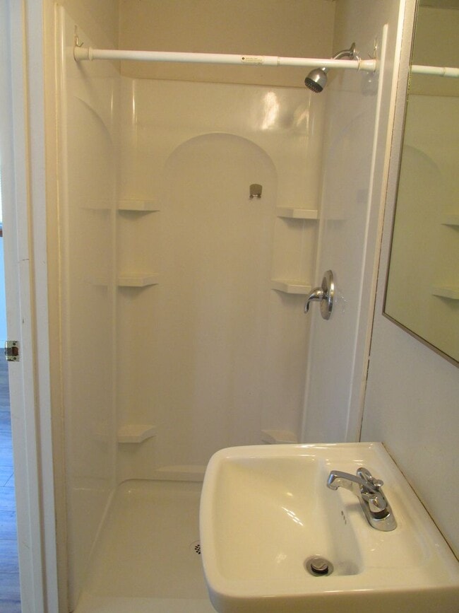 Building Photo - 1 bedroom apartment in Burlington
