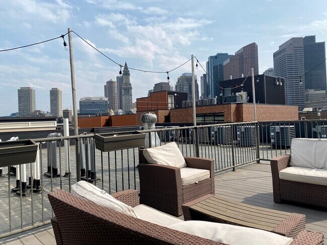 Building Photo - 14 Parmenter St