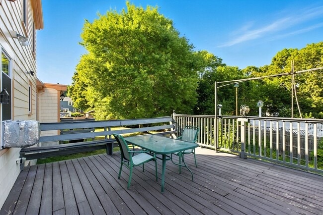 Building Photo - 28 Edgeworth St