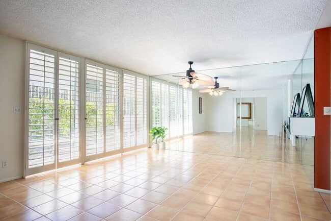 Building Photo - Mid-Century in Rancho Mirage!