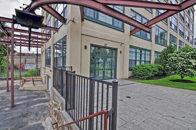 Building Photo - 21 Illinois St