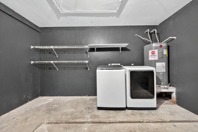 Building Photo - 4911 Maurita Dr