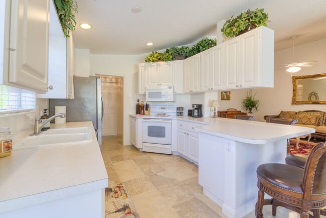 Building Photo - Fully furnished, 2-bedroom, 2 bath, 2 car garage villa