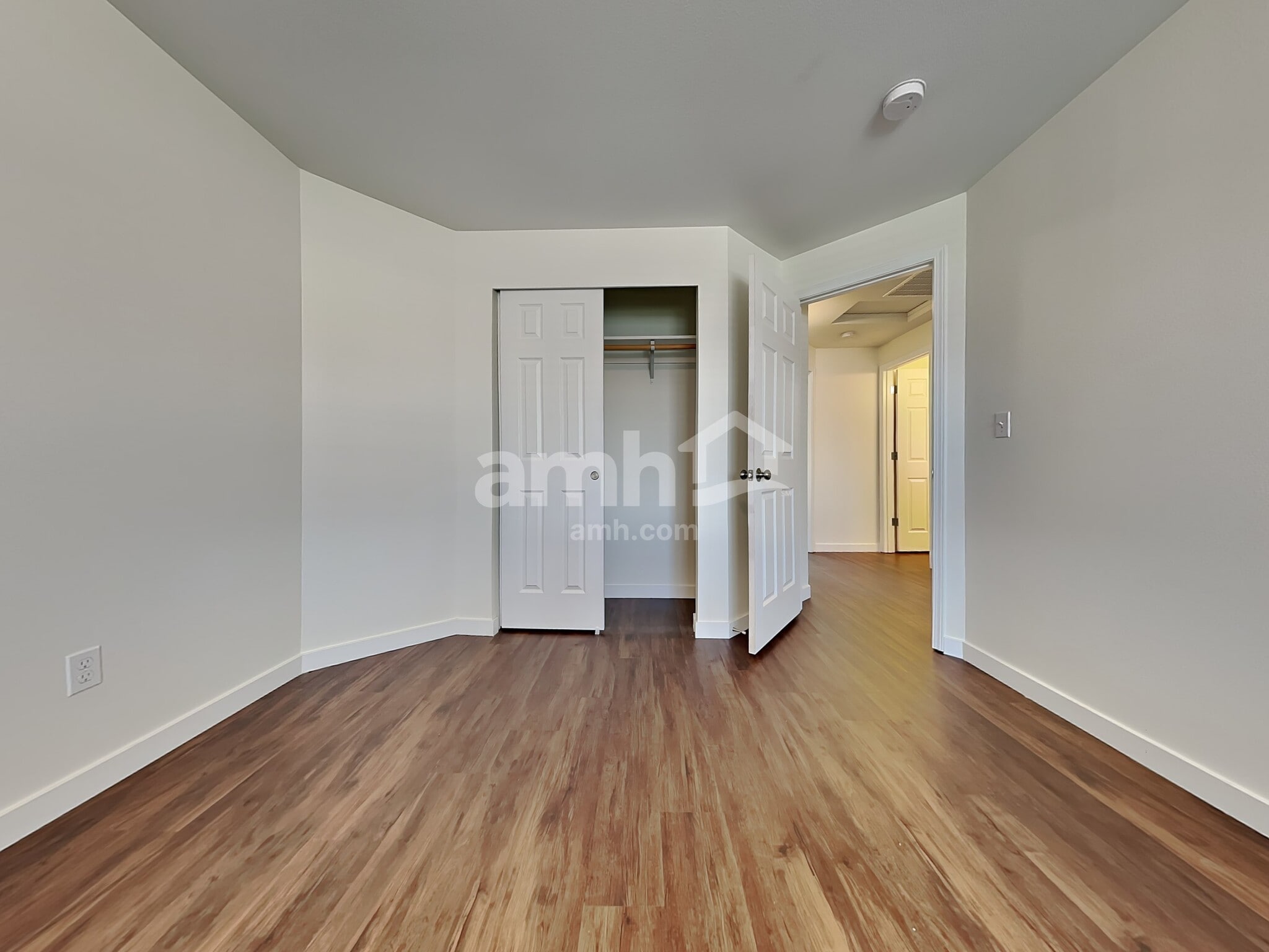 Building Photo - 16615 Greenleaf Ave SE