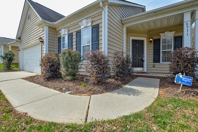 Building Photo - Inviting rancher ready now!