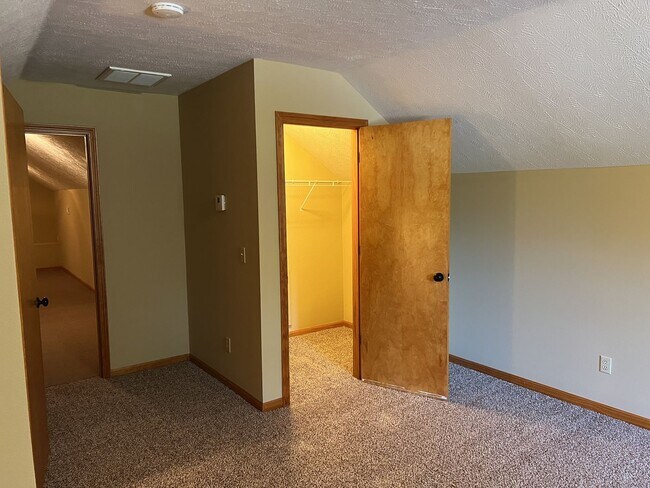 Building Photo - ***PRICE ADJUSTMENT - MOVE IN SPECIAL***