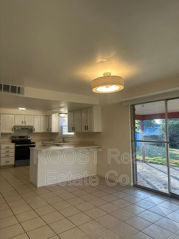 Building Photo - 3535 Panama Dr