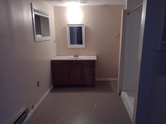 Building Photo - 1127 9th W Ave