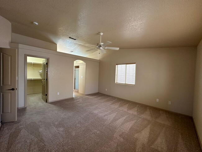 Building Photo - Beautiful 3 bedroom, 3 garage home in Chap...