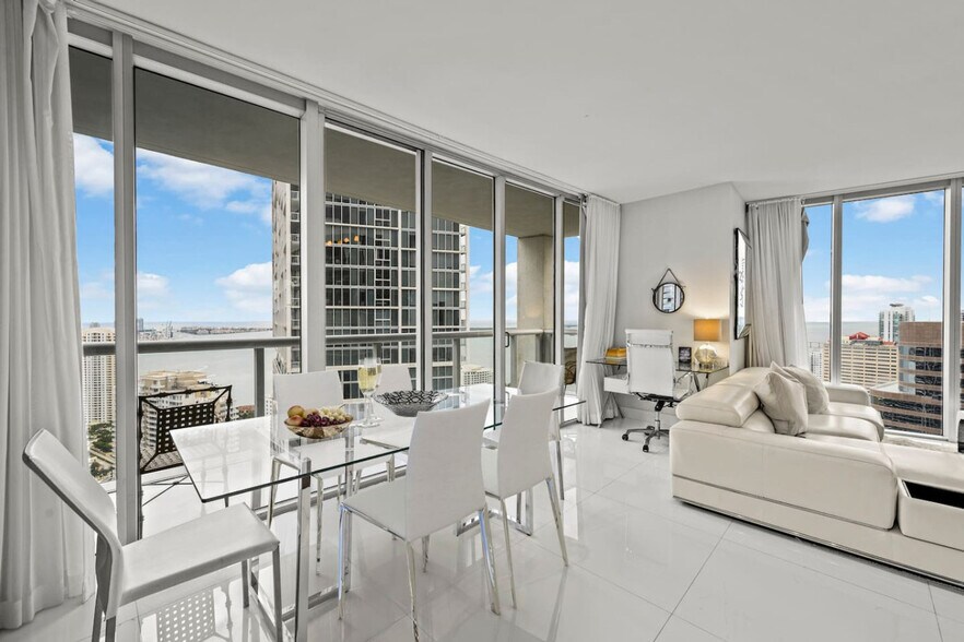 Building Photo - 485 Brickell Ave