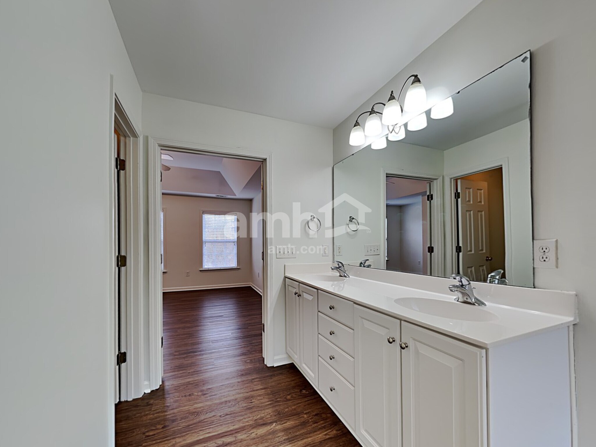 Building Photo - 302 Grimes Dr