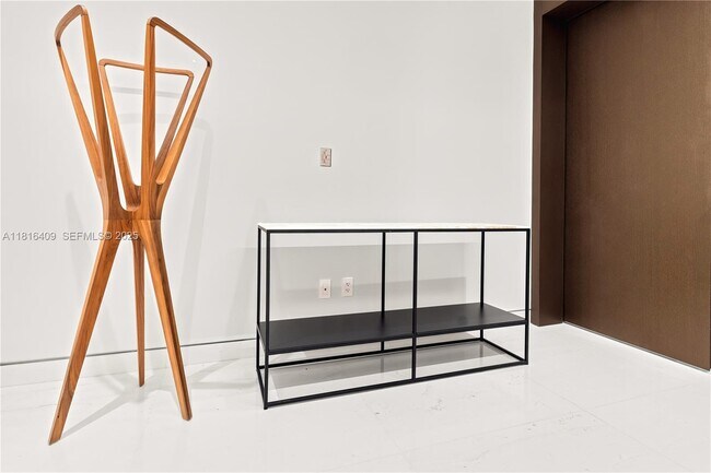 Building Photo - 300 Biscayne Blvd Way