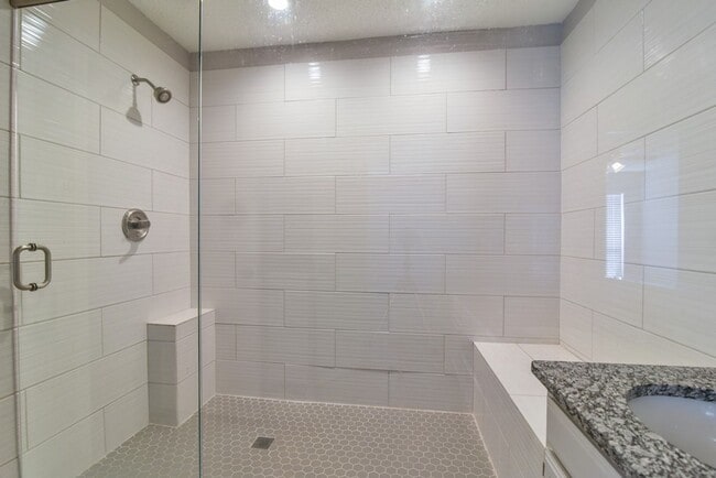 Building Photo - Affordable 2 bedroom in North Arlington