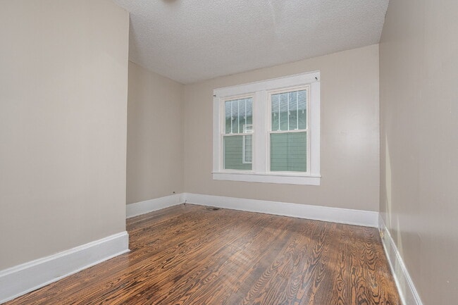 Building Photo - Beautiful 3-Bedroom, 2-Bath Bungalow with ...