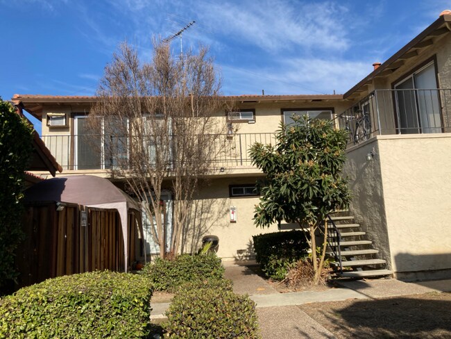 Primary Photo - 1518 Moorpark Ave