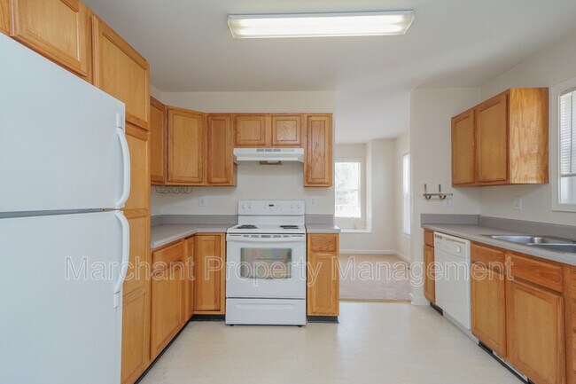 Building Photo - 335 Woodlark St