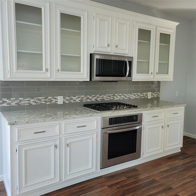 Building Photo - 11406 Lakewood Cove