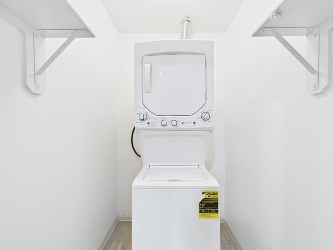 Building Photo - 5333 Richmond Ave.