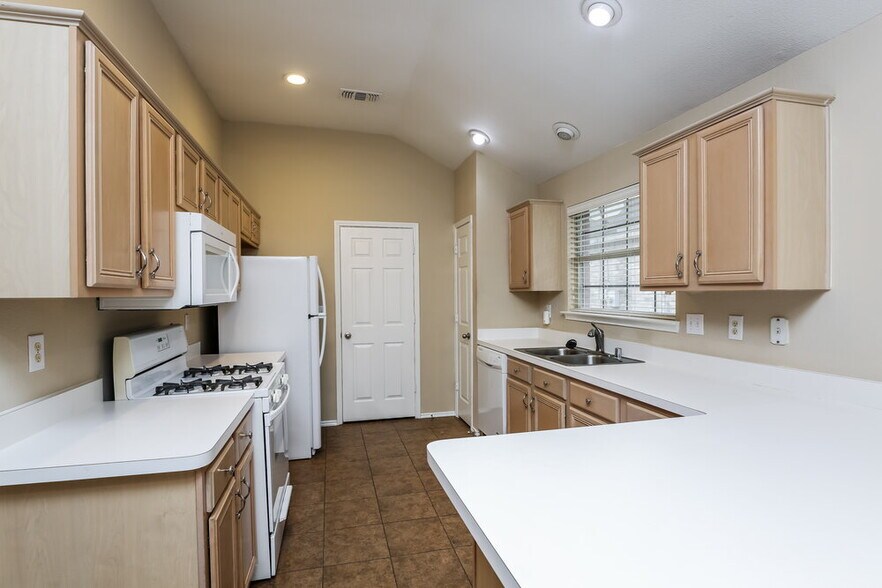 Building Photo - 1037 Harriman Dr
