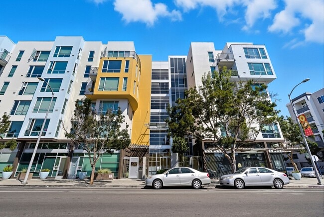 Building Photo - 200 2nd St