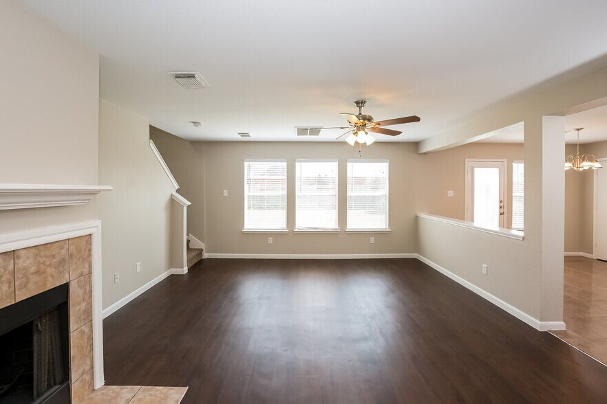 Building Photo - 8010 Suffield Glen Ln