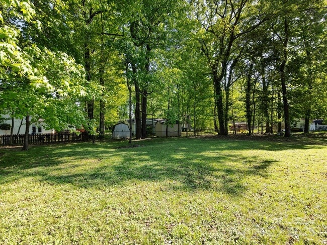 Building Photo - 7731 Ivy Hollow Dr
