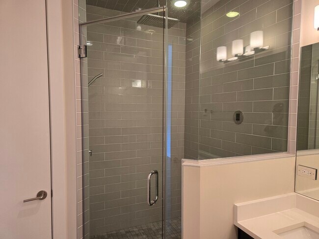 Building Photo - 2744 N Lincoln Ave