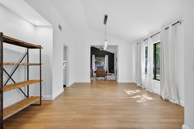 Building Photo - 2606 Monaco Terrace