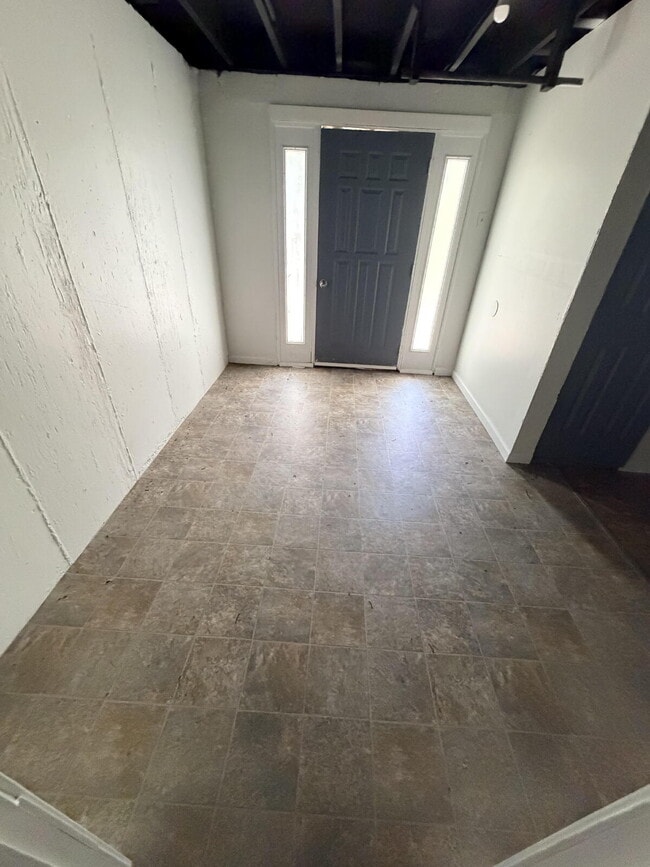 Building Photo - **MOVE-IN SPECIAL**