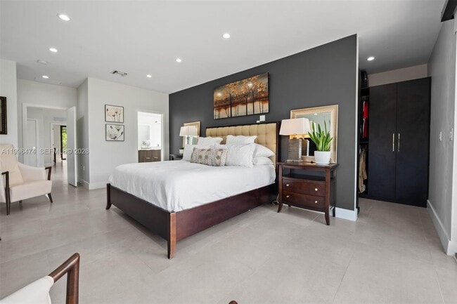 Building Photo - 5735 SW 35th St