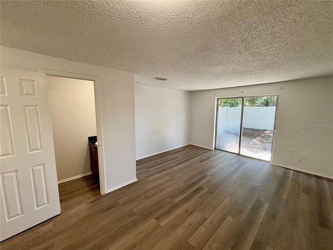 Building Photo - 409 57th Ave Dr E